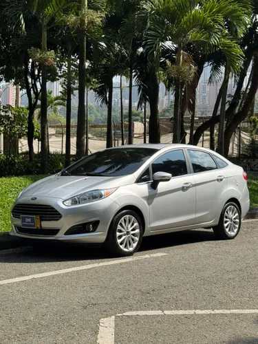 FORD FIESTA TITANIUM 1.6 AUTOMATICO SEDAN
