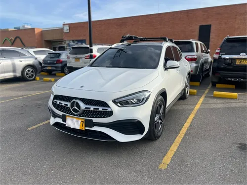 Mercedes-Benz GLA200 AMG Line Con Accesorios Adicionales