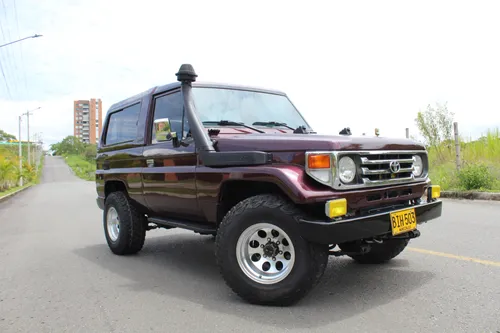 Toyota land cruiser 73 1997 carburada 