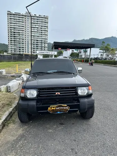 MITSUBISHI MONTERO HARDTOP 2011