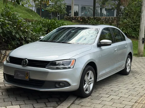 VOLKSWAGEN JETTA COMFORTLINE 2013