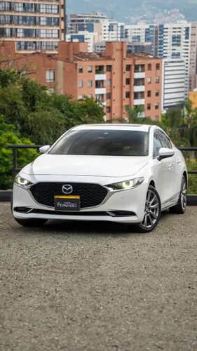 Mazda 3 Grand Touring Híbrido 2024