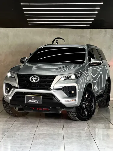 Toyota Fortuner SR