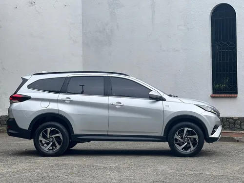 TOYOTA RUSH 1.5 MODELO 2019 7 PUESTOS 