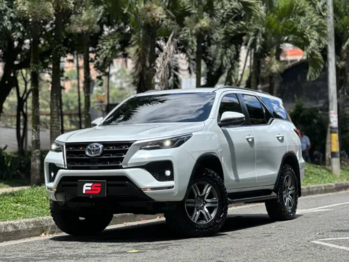 TOYOTA FORTUNER SR 2023