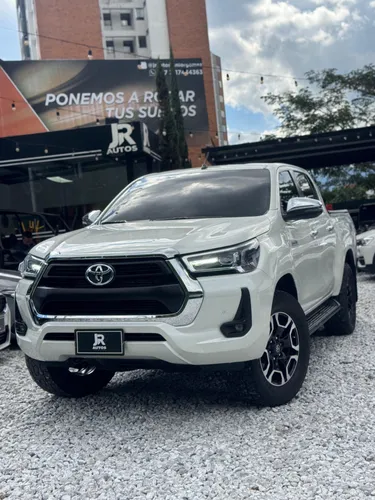 TOYOTA HILUX 2022