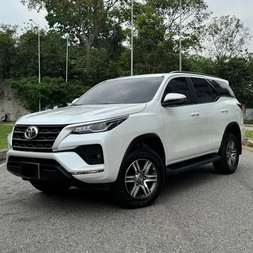 TOYOTA FORTUNER 2.4 DIESEL 
