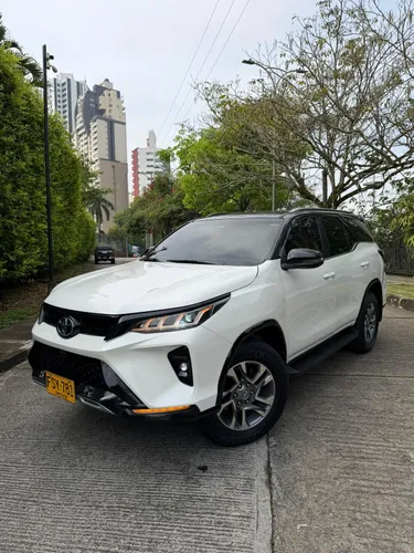 TOYOTA FORTUNER 2.4 DIESEL 