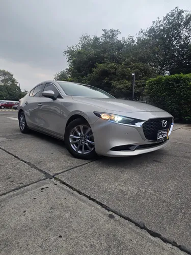 Mazda 3 touring at hibrido escribir por whatsapp