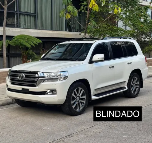 Toyota Sáhara LC200 VX 2017 blindada