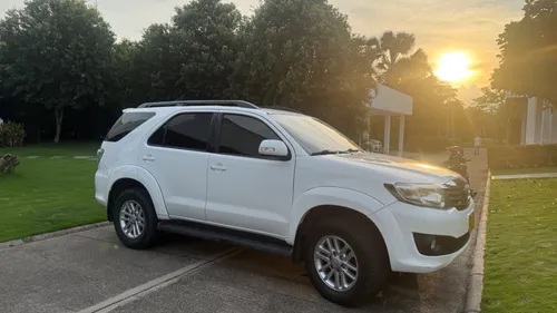 Toyota Fortuner SR5 Blanca 2014 