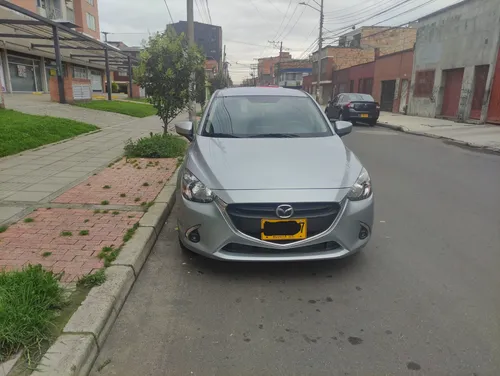 Mazda 2 touring 2019 automatico