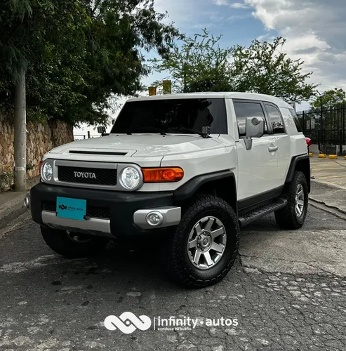 Toyota FJ-Cruiser V6 2023