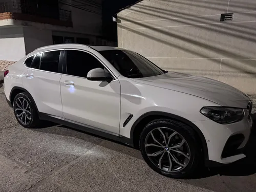 BMW x4 con todo al día lista para transpaso y peritaje 