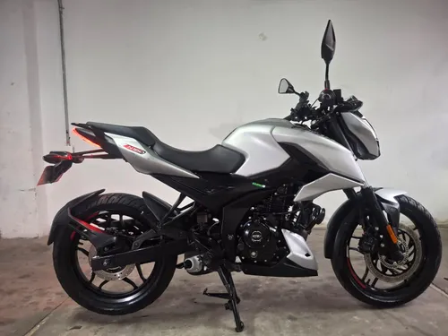 Bajaj PULSAR N160 MODELO 2024