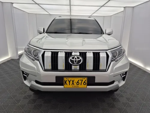 Toyota Prado TXL 2022 diésel 4x4 automática.