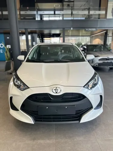 TOYOTA YARIS  2027  XL  1.5  4X2  HÍBRIDO  AUTOMÁTICO
