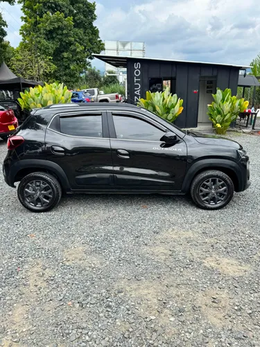 Renault Kwid Outsider  Modelo 2023  36.000 kilómetros  Vidrios delanteros eléctricos Pantalla Cámara  Cogineria en Tela  Soat Junio 2026  Placa 9 Manizales  Listo para traspaso  Ubicación Pereira