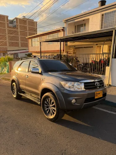 Toyota Fortuner 2011 At 4x2