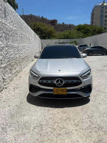 Mercedes BENZ GLA 200 modelo 2023