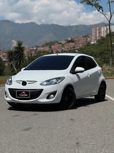 Mazda 2 Automático 2014