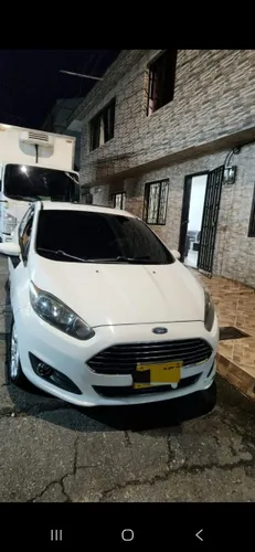 Ford fiesta en exelente estado