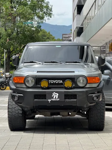 Toyota FJ Cruiser AT 2011