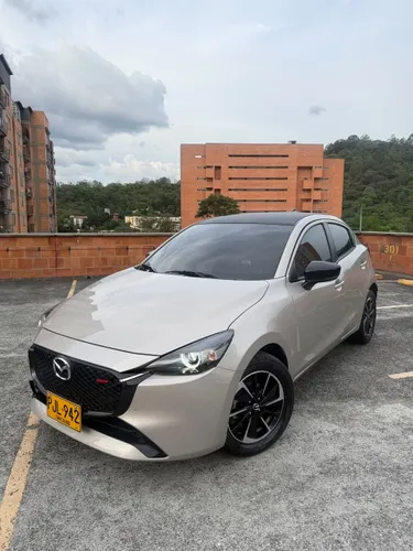 Mazda 2 Sport 2.0 Grand Touring LX Carbon edition