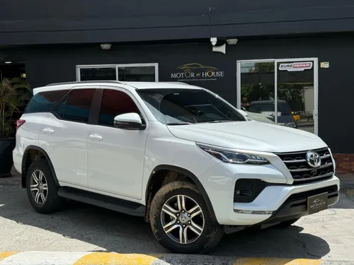 TOYOTA FORTUNER SR DIESEL 2023