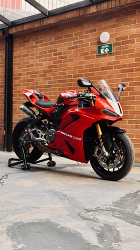Ducati Panigale V2 S 2025