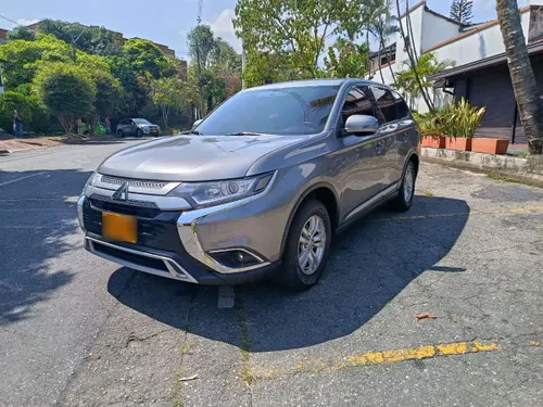 Mitsubishi outlander 2.4  2022