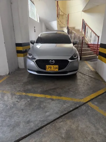Mazda 2 sedan touring modelo 2023