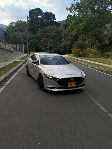 Mazda 3 grand touring híbrido 2023