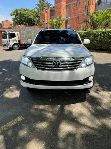 Toyota Fortuner Hermosa AT-B2plus-Modelo 2015