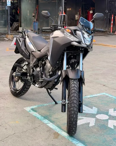 Honda Sáhara 300 2025