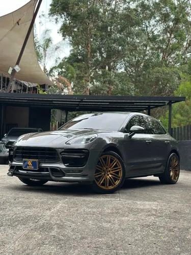 PORSCGE MACAN TURBO