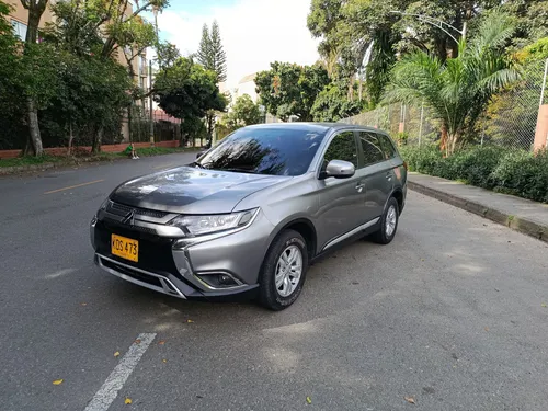 Mitsubishi outlander 2.4  2022