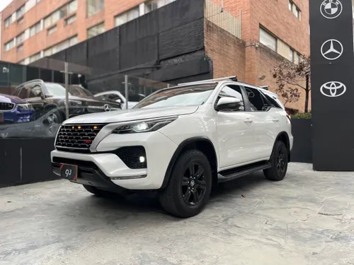 Toyota Fortuner SR 4x2 Diesel
