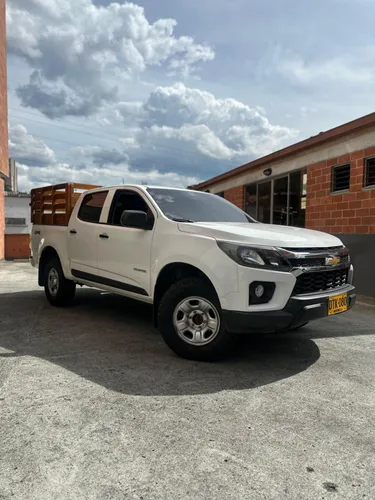 CHEVROLET COLORADO LT 2.8 TURBO DIESEL MODELO 2022 CON ESTACA REMOVIBLE