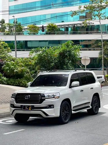 Toyota LC200 Imperial Blindaje 2 plus 4.6cc