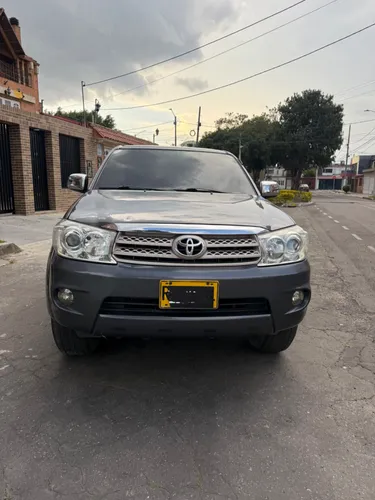Toyota FORTUNER Urbana 4X2 2.7 Gasolina