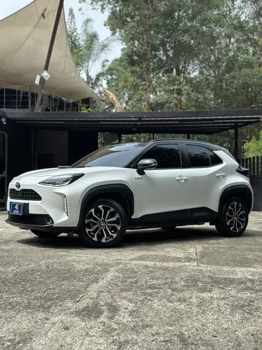 TOYOTA YARIS CROSS XLS