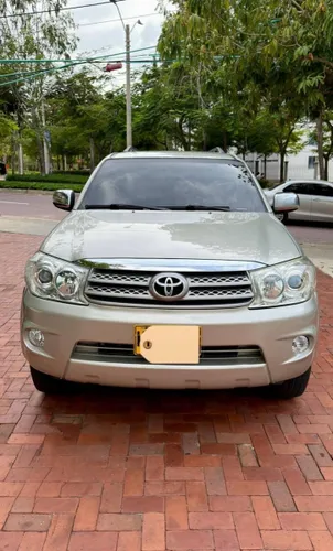 TOYOTA FORTUNER 2011