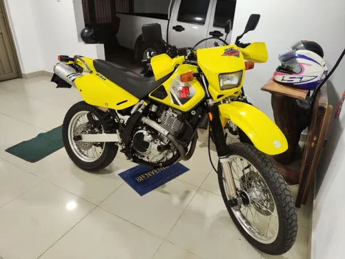 SE VENDE SUZUKI DR 650