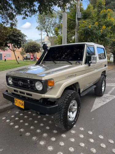 Toyota Land Cruiser FZJ 73 modelo 1998 care vaca