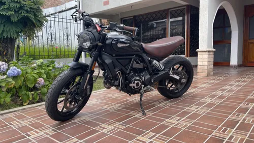 Scrambler Ducati 800 Icon Dark