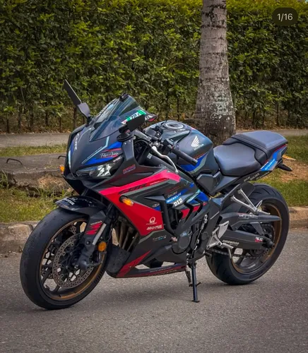Honda CBR650R 2023 - full extras