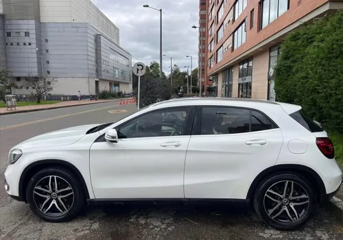 MERCEDES BENZ GLA 200