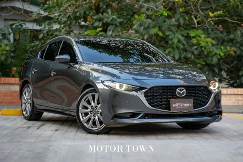 MAZDA 3 GRAND TOURING SEDÁN 2025