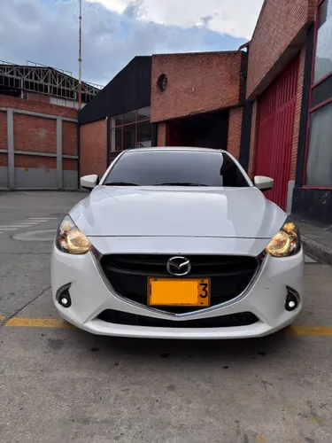 Mazda 2 Sedan Touring 2020